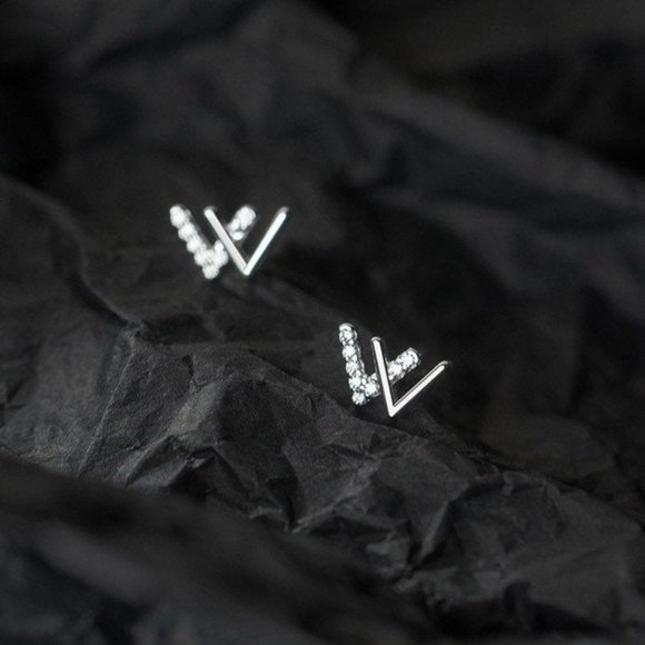 Letter W S925 Silver Studs Earrings w/Tiny CZ- ECZ013 silver - Picture 6 of 13